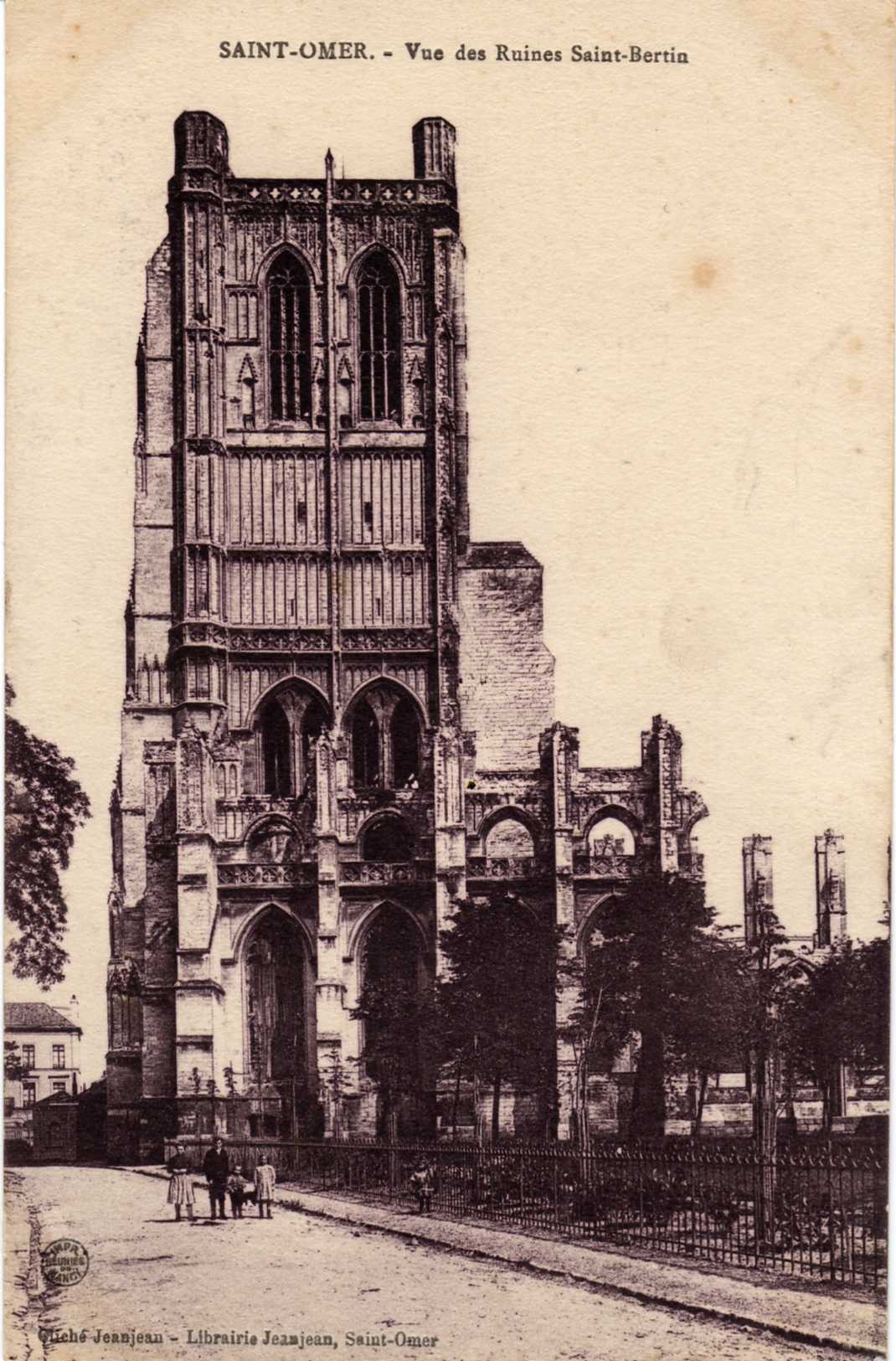 On voit ici les ruines de l'abbaye de la rue Boitot-Godefroy.